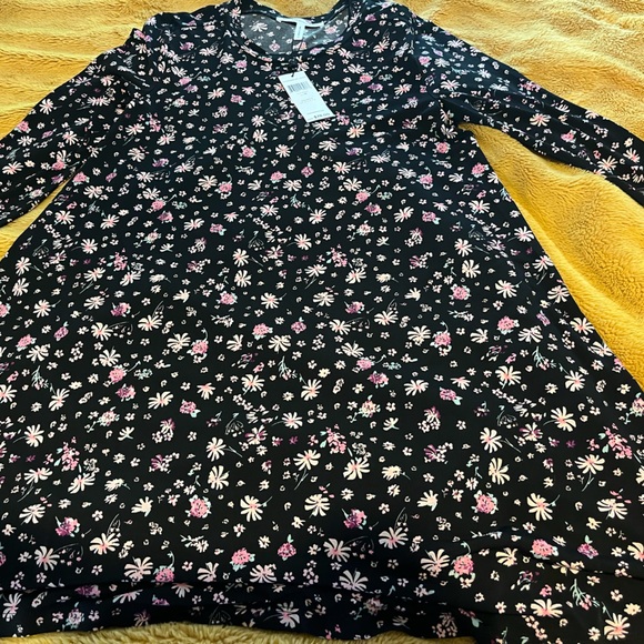 Cute NWT black stretchy polyester dress with flowers long sleeve size M - Picture 2 of 6